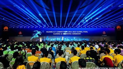 فوز فريقين بكلية الهندسة جامعة المنصورة الممثلين لمصر بالمركز الثاني والثالث على مستوى العالم بمسابقة هواوى العالمية بالصين