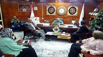 وكيل تعليم مطروح يجتمع مع موجهي العموم لمناقشة تفعيل ممارسة الأنشطة خلال الإجازة الصيفية