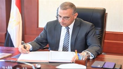 أخبار التعليم.. محافظ سوهاج يطمئن على المعلمة المصابة في حادث القطار