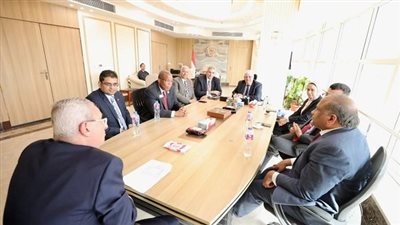 وزير التعليم العالي يعقد اجتماعًا مع وفد جامعة لويفيل الأمريكية