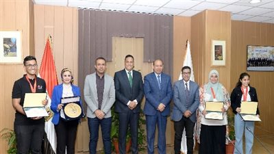 مجلس جامعة المنصورة يكرم الفريق الممثل لمصر الفائز فى المسابقة الدولية لهواوي لتكنولوجيا المعلومات والاتصالات