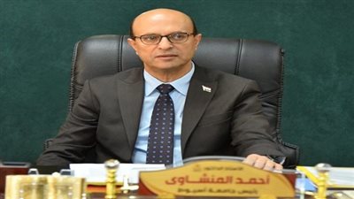 رئيس جامعة أسيوط يتفقد مستشفى الإصابات فى أعقاب اندلاع حريق محدود فى أحد الغرف