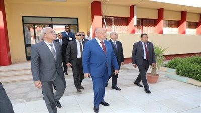 محافظ القاهرة يتفقد سير امتحان اللغة العربية لشهادة الثانوية العامة