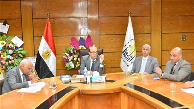 رئيس جامعة أسيوط يرأس اجتماع لجنة إدارة الجامعة الأهلية لمناقشة عدد من الموضوعات الأكاديمية والإدارية