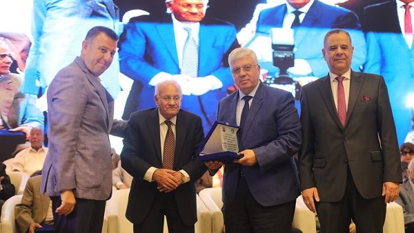 الدكتور ايمن عاشور