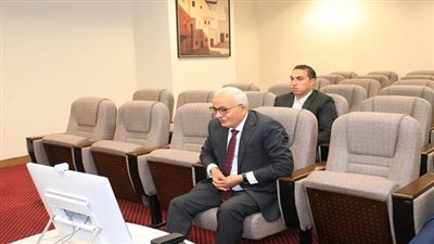 وزير التربية والتعليم يتابع امتحانات الثانوية العامة عبر تقنية الفيديو كونفرانس
