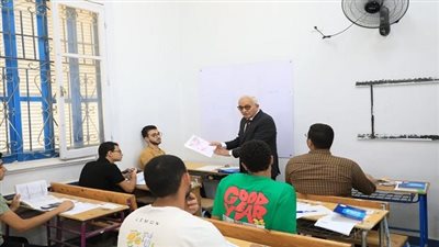 وزير التربية والتعليم يشدد على مراقبى اللجان الالتزام بالتعليمات الخاصة بالامتحانات وتوفير المناخ الملائم للطلاب