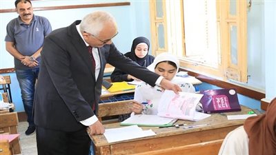 وزير التعليم يشرح كيفية تلافى حدوث خطأ فى تظليل الإجابة فى البابل شيت