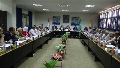 رئيس جامعة المنيا يناقش الخطط المستقبلية للجامعة وخارطة طريقها مع مجلس كليتى الزراعة والطفولة المبكرة