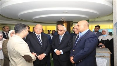 وزير التربية والتعليم ومحافظ القاهرة يتفقدان امتحانات الثانوية العامة داخل لجان مستشفى 57357