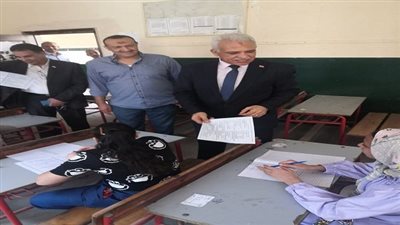 مدير تعليم القاهرة يتابع امتحانات النقل 