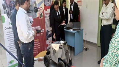 انجاز علمى لطلاب هندسة هليوبوليس.. روبوت لكشف الألغام باستخدام التوأم الرقمي