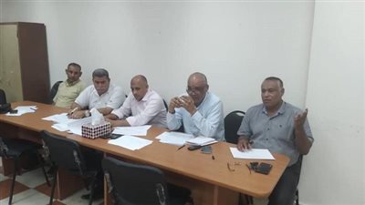 وكيل تعليم مطروح يترأس لجنة المقابلات الشخصية للمتقدمين لوظائف التعليم بالمدارس الرسمية لغات