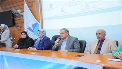 رئيس جامعة كفر الشيخ يكرم طلاب كلية التمريض في ختام الدورة التدريبية الثالثة لمواجهه ظاهرة إدمان وتعاطي المخدرات