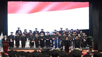 جامعة زويل تحتفل بتخريج دفعة جديدة من مساري العلوم والهندسة