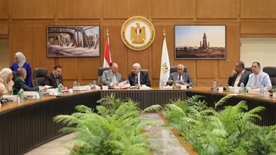 عاشور يبحث مع محافظي القاهرة والجيزة آليات تطوير الصورة البصرية للطريق الدائري