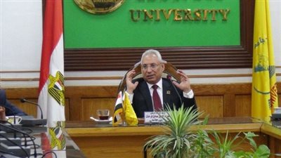 رئيس جامعة المنيا يجتمع بمديري المستشفيات الجامعية لبحث سبل الارتقاء بجودة الخدمات بمستشفيات الجامعة