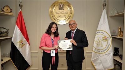 وزير التربية والتعليم يكرم أوائل مدارس النيل المصرية الدولية 