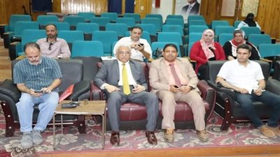 التعليم: مصادرة أي موبايل داخل لجان امتحانات الدبلومات الفنية فى الدور الثاني