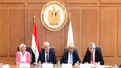 توزيع جوائز مسابقة أفضل جامعة صديقة للبيئة بحضور وزراء التعليم العالي والبيئة والتربية والتعليم