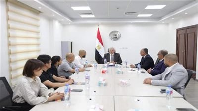 وزير التعليم العالى يتابع الخطوات التنفيذية لتصنيع أول سيارة كهربائية مصرية مع شركة متجر والشريك الصيني