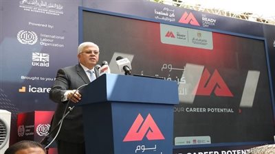 بحضور وزير العمل.. 