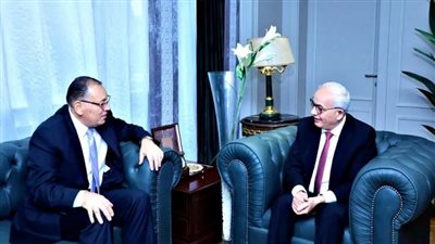 التربية والتعليم ومحافظ الشرقية يناقشان صيانة المدارس قبل بدء الدراسة وتفعيل مجموعات الدعم