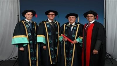 جامعة إيست لندن تمنح الدكتوراه الفخرية لوزير التعليم العالى تقديرًا لتاريخه العلمي