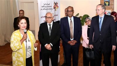 وزير التربية والتعليم يفتتح المعرض الفنى لرسومات طلاب المدارس حول الهجرة غير الشرعية