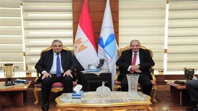 رئيس جامعة كفر الشيخ يترأس لجنة اختيار عميد كلية التربية النوعية