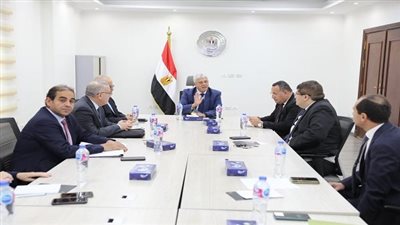 وزير التعليم العالي يتابع منظومة العمل بمراكز التميز بجامعتي القاهرة والإسكندرية