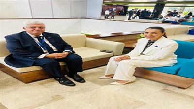 وزير التعليم العالي يلتقي بوزيرة تغير المناخ والبيئة الإماراتية على هامش مشاركة مصر في قمة مجموعة 