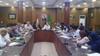 مدير تعليم القليوبية تجتمع بمديرى الإدارات للتأكد من إنهاء استعدادات الدراسة