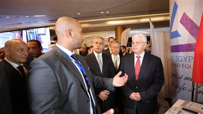 وزيرا التعليم العالي والعمل يشهدان حفل تخرج الدفعة الأولى من طلاب الجامعات التكنولوجية