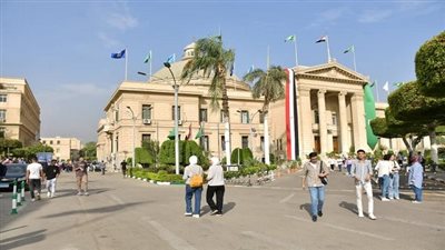 جامعة القاهرة تستقبل الطلاب الجدد والقدامى لبدء العام الدراسي الجديد