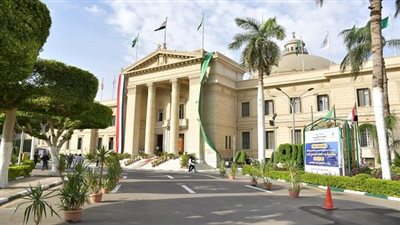 بمشاركة الطلاب القدامى.. استقبال الطلاب الجدد وتعريفهم بنظام الدراسة ومرافق وتاريخ الجامعة