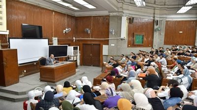د. الخشت يؤكد انتظام الدراسة لنحو 260 ألف طالب بكليات جامعة القاهرة منذ اليوم الأول