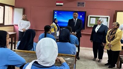 في أول أيام الدراسة.. مدير تعليم الجيزة يتفقد إداراتي الدقي وحدائق أكتوبر التعليمية