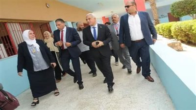 وكيل أول الوزارة يتابع إستعدادات مدارس إدارة المستقبل للعام الدراسي الجديد ويشيد بالجهود المبذولة داخل الإدارة