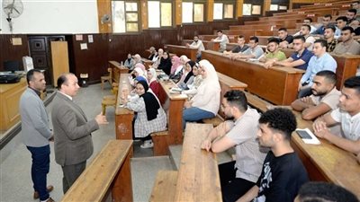 رئيس جامعة المنصورة يتفقد انتظام الدراسة بكليات الهندسة والتجارة والحقوق