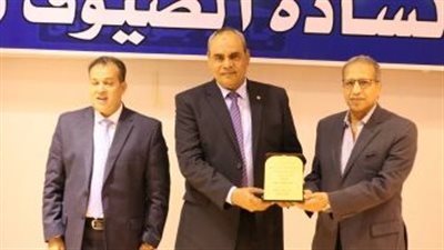 رئيس جامعة جنوب الوادي يشهد حفل تخرج الدفعة 11 بكلية التمريض