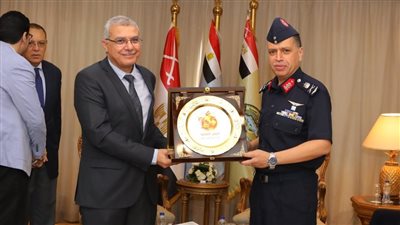 محافظ الشرقية ورئيس جامعة الزقازيق علي رأس وفدًا في زيارة للكلية الجوية للتهنئة بإنتصارات أكتوبر