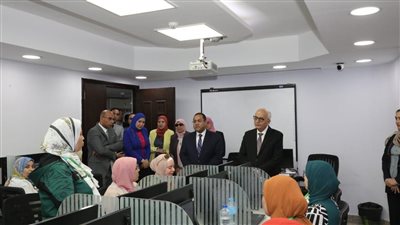 وزير التربية والتعليم يتفقد امتحانات المتقدمين لمسابقة شغل 30 آلاف وظيفة معلم مساعد للعام الثاني