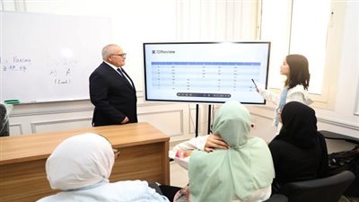 الدكتور محمد الخشت يهنئ الطلاب ببدء الدراسة بجامعة القاهرة الدولية 