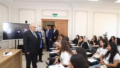 الخشت يتفقد سير الدراسة بجامعة القاهرة الدولية ويطمئن على انتظام المحاضرات 