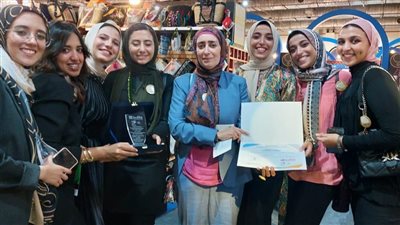 طلاب الفنون التطبيقية جامعة حلوان يفوزون بالمركز الأول في مسابقة تطوير حرفة حطب الحنة 
