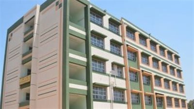 إلغاء تكليف مدير مدرسة وإحالة المتغيبين للتحقيق بقنا