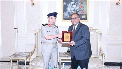 نائب رئيس جامعة عين شمس لشئون التعليم والطلاب يشهد حفل ختام فاعليات معرض الثقافات العسكريه