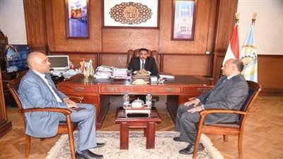 وكيل تعليم مطروح يقدم التهانى لـ 4 طالبات بمطروح لتفوقهن فى مسابقة الموهوبين العرب وصعودهن للنهائى