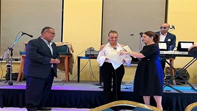 حصول الدكتور عبد الفتاح سعود وفريق عمل بطب عين شمس على جائزة خاصة بالمؤتمر الدولي للجمعية اليونانية لجراحة العمود الفقري